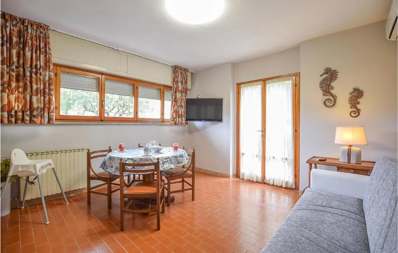 Awesome Apartment In Lido Di Camaiore With Wifi 0*,